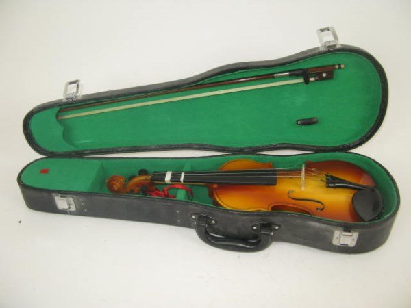 CORELLI 1/2 OR 3/4 SIZE VIOLIN WITH BOW AND CASE: VIOLIN IN 18" L, IN VERY GOOD CONDITION