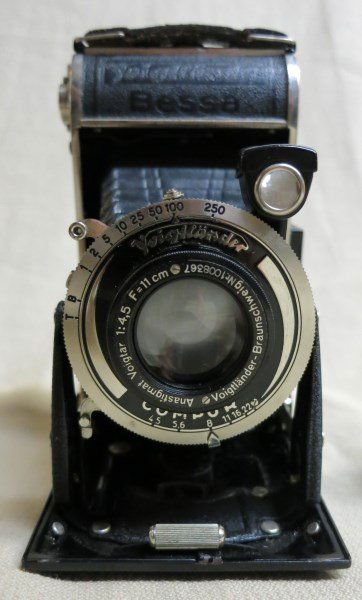 VOIGTLANDER BESSA (COMPUR) VINTAGE CAMERA: PORTABLE FOLDING BELLOWS CAMERA