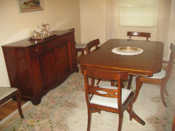 NINE PIECE MAHOGANY DINING ROOM SUITE: DUNCAN PHYFE STYLE TABLE, 38" X 54", TWO FILLERS, SIX DINING CHAIRS INCLUDING ONE CARVER, BUFFET 58" X 19", CHINA CABINET 34" X 14" X 67" H. MADE BY MALCOLM