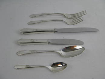 NORTHUMBRIA STERLING FLATWARE SERVICE "LAURIER"