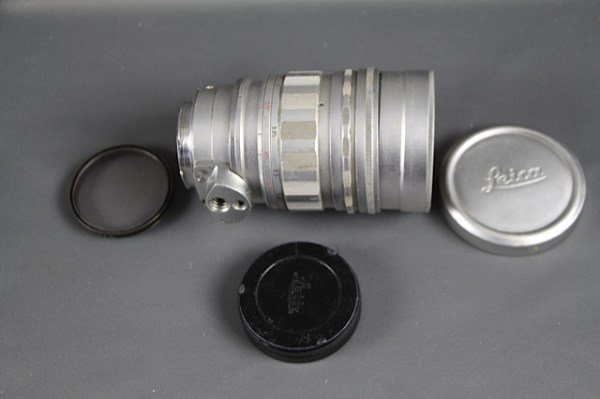 LEICA SUMMICRON f2.0/90 MM LENS: LEITZ CANADA 1741574 SUMMICRON f2.0/90 MM COMPLETE WITH E. LEITZ N.Y SL CLEAR COVER PLUS LENS CAPS