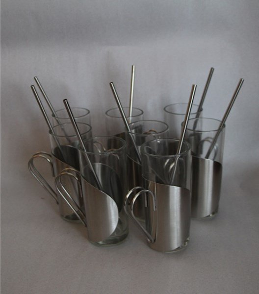 SET OF EIGHT RETRO METAL HANDLED GLASSES: WITH COMBINATION STRAW AND SPOON STIRRERS