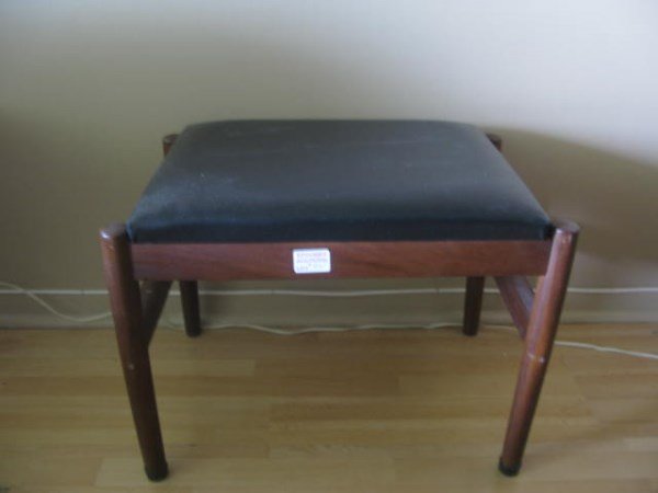 VINTAGE TEAK FOOTSTOOL: BLACK LEATHER TOP 20" X 14"