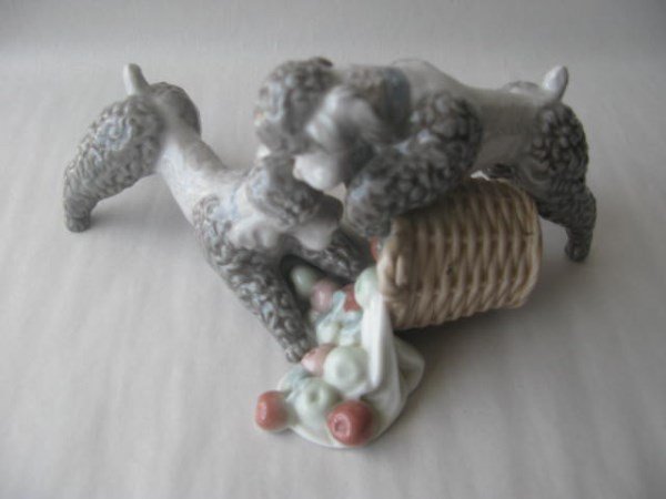 LLADRO POODLES FIGURINE (1 of 2)