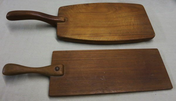 TWO SCANDINAVIAN TEAK WOOD SERVERS (1 of 3)