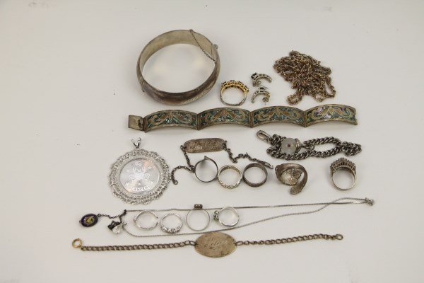 ASSORTMENT OF STERLING JEWELERY: BRACELETS, CHAINS, EARRINGS, ETC