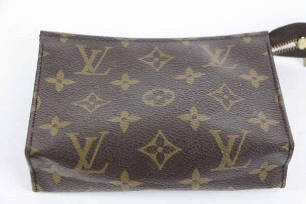 LOUIS VUITTON CLUTCH (1 of 2)
