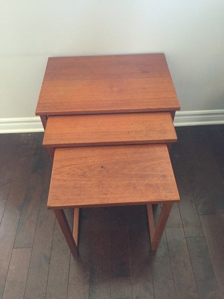 MID CENTURY MODERN THREE TEAK NESTED TABLES: MARKED BRDR FURBO MADE IN DENMARK 21.5" X 15"