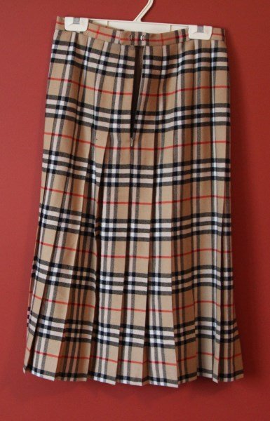 BURBERRY 100% WOOL SKIRT: CLASSIC BURBERRY PATTERN