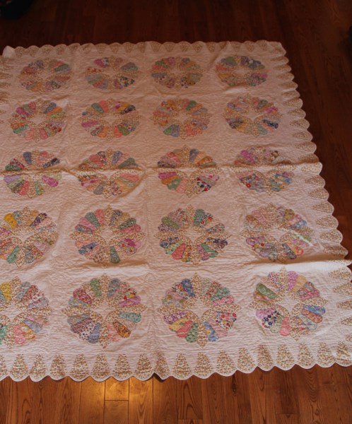 STARBURST PATTERN WITH CRIMPED BORDER QUILT (1 of 4)