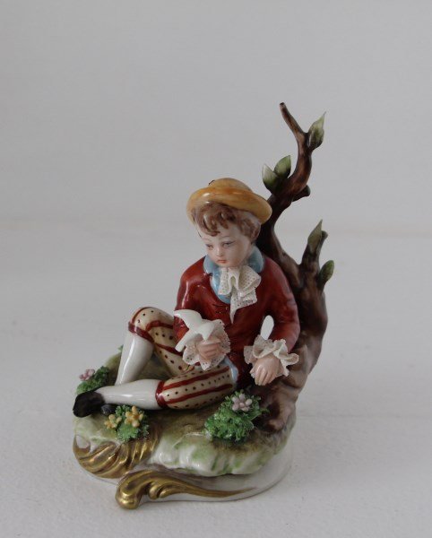 CAPODIMONTE CHILD WITH BIRD: 4.5" H