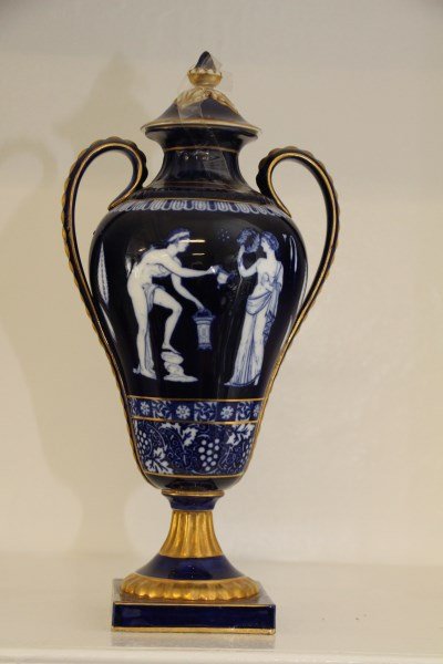 BURSLEM DOULTON ESTRUSCAN STYLE COVERED URN (1 of 2)