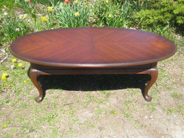 OVAL MAHOGANY STAIN COFFEE TABLE (1 of 1)
