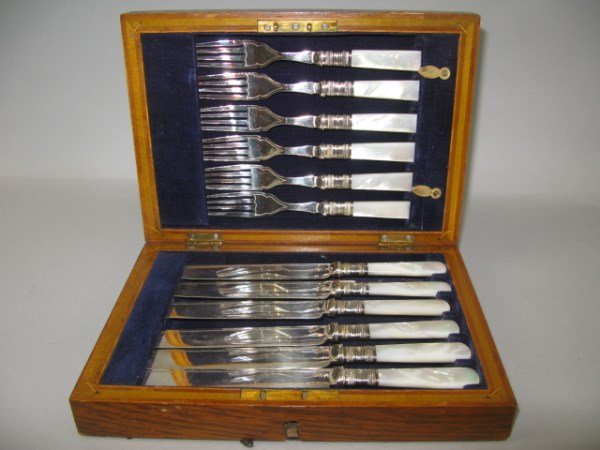 SILVER PLATE FISH SERVICE (1 of 5)