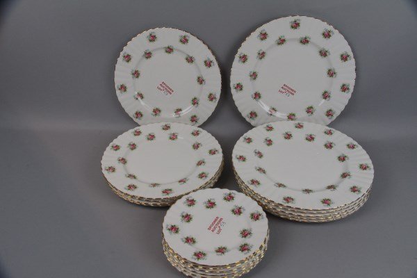 LOT OF 17 ROYAL ALBERT "FORGET ME NOT" PLATES (1 of 2)