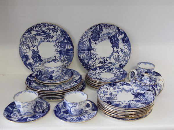 ROYAL CROWN DERBY PARTIAL MIKADO DINNER SERVICE (1 of 5)