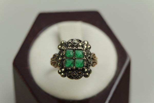 VICTORIAN 9K GOLD AND EMERALD RING (1 of 1)