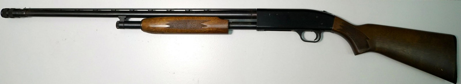 MOSSBERG 600CT 20 GAUGE: MOSSBERG 600CT 20 GAUGE - Examine all photos closely. Contact Lionheart Auction Group for more detailed information if needed. Lionheart Auction Group is not responsible for any errors or omissions to