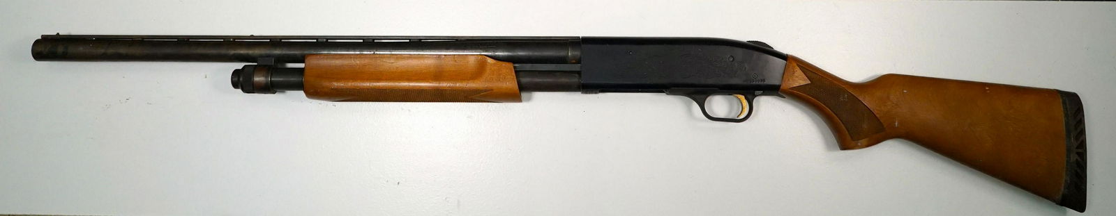MOSSBERG 835 12 GAUGE: MOSSBERG 835 12 GAUGE - Examine all photos closely. Contact Lionheart Auction Group for more detailed information if needed. Lionheart Auction Group is not responsible for any errors or omissions to a