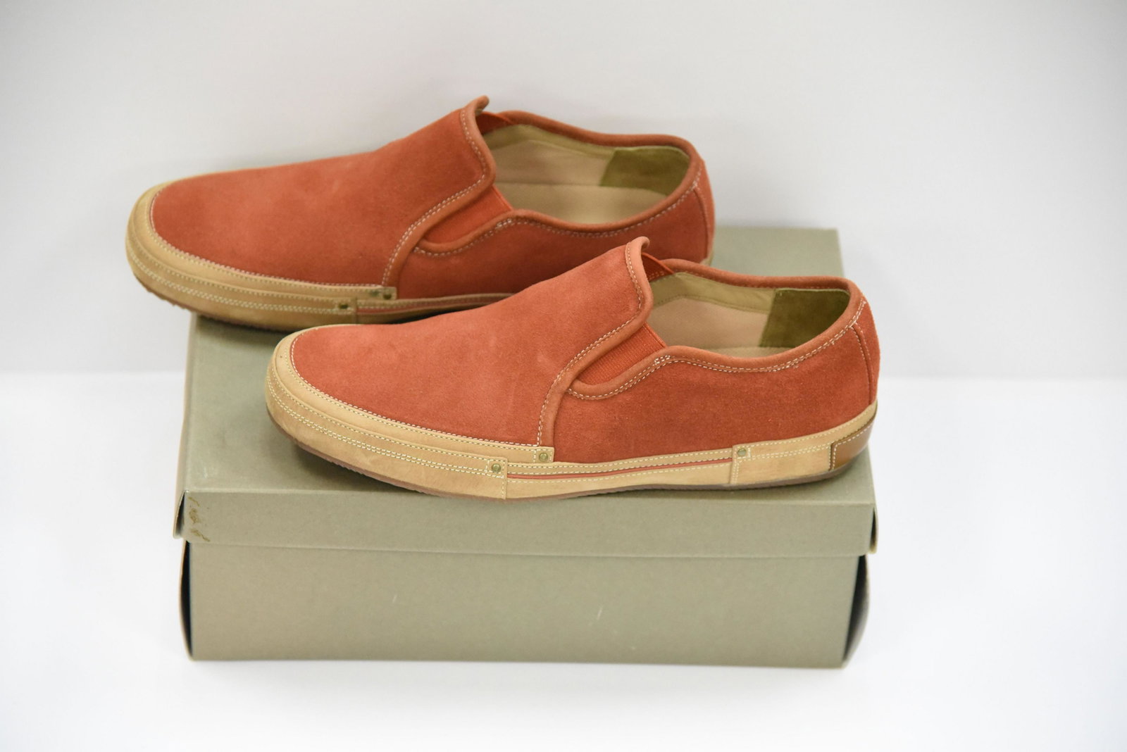 COLE HAAN LIKE NEW Mens NANTUCKET SLIPON Shoes SIZE: COLE HANN Like New Rust Suede NANTUCKET Slipon Mens shoes, Size 11.5M. SPORT INSPIRED and DURABLE slip-on made in hand stained rust suede. Comes with original box. - Examine all photos closely. Contac