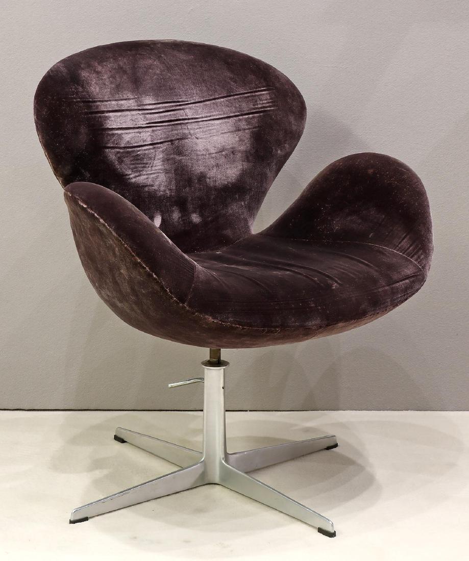 Fritz Hansen Purple Swan Lounge Chair: Fritz Hansen "Swan" lounge chair featuring purple velvet like upholstery which sits on a pedestal base with 4 feet. In overall good condition. Fabric shows light wear and light staining in a few