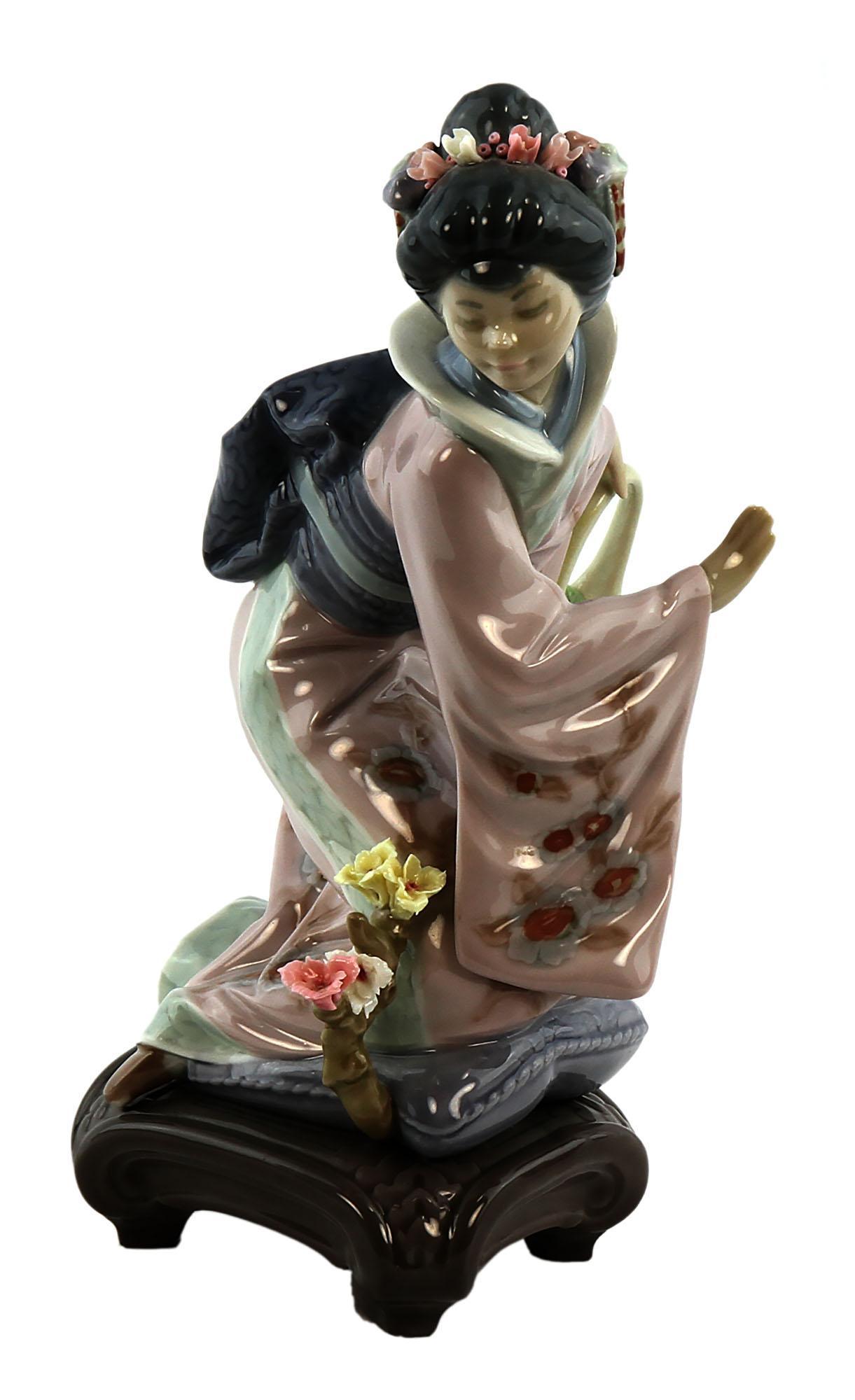 Lladro Model of an Asian Lady (1 of 2)