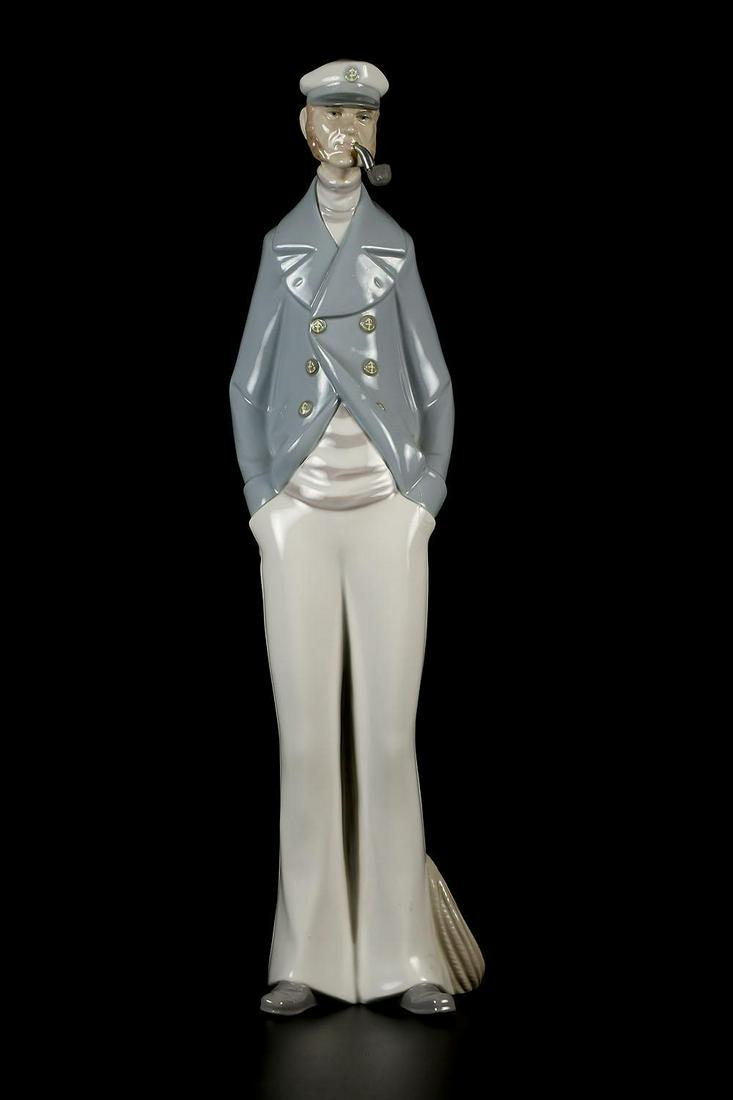 Lladro Sea Captain 4621 Figurine: Lladro figurine titled Sea Captain 4621. 15" tall and in great condition just showing a minor repair where the pipe attaches to the mouth. Please review all photos closely. Contact us for more detaile