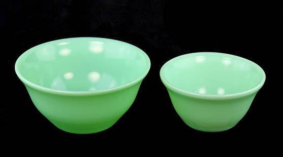 Vintage Depression Glass McKee Jadeite Bowl Set: 2 Pc. Vintage McKee Jadeite Bowl Set. Measures vary - 7" - 9" diameter. Condition - excellent. We are not glass experts and have tried to identify the pieces to the best of our ability. 