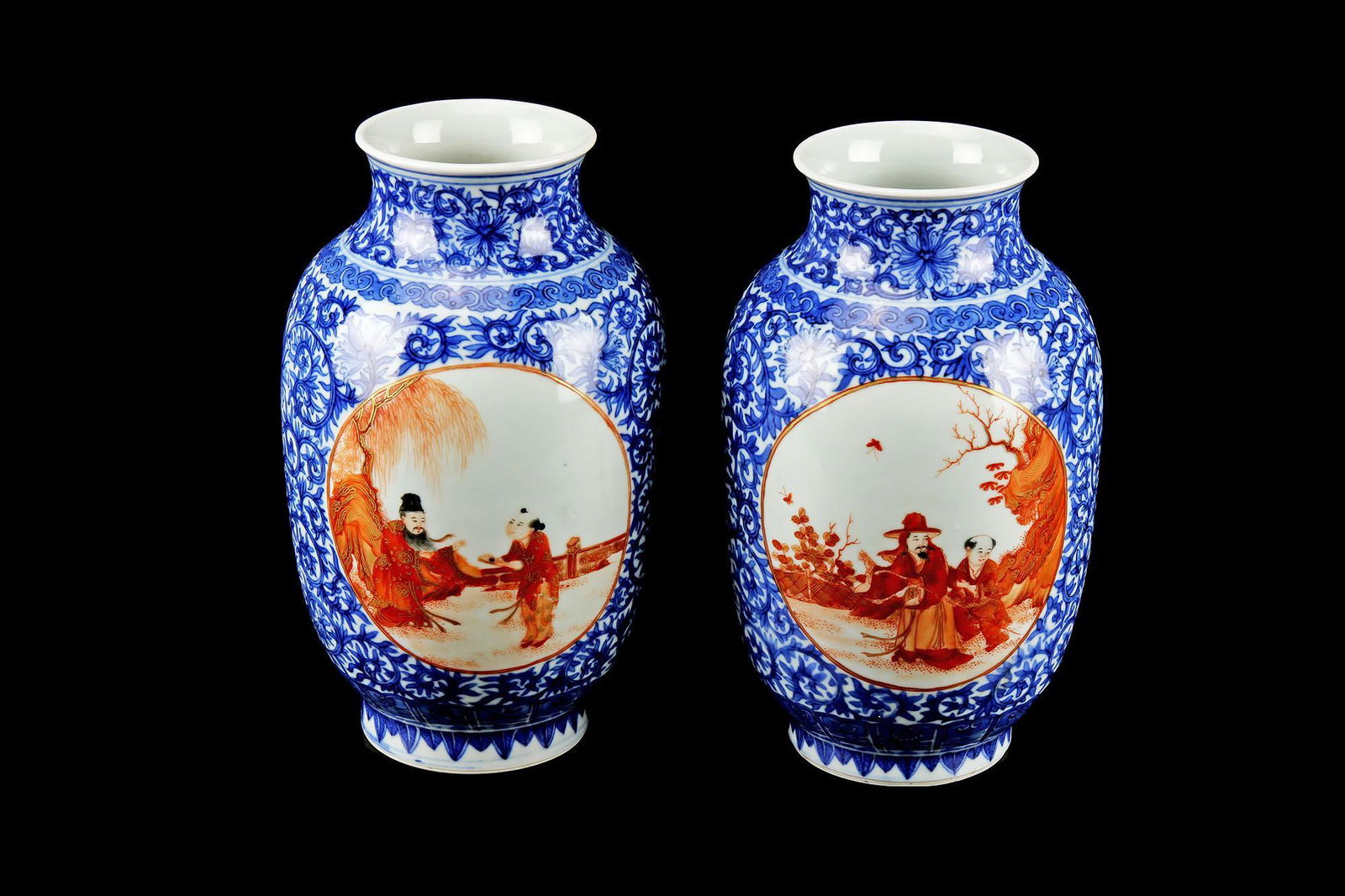 Vintage Pr of Chinese Blue and White Vases (1 of 2)