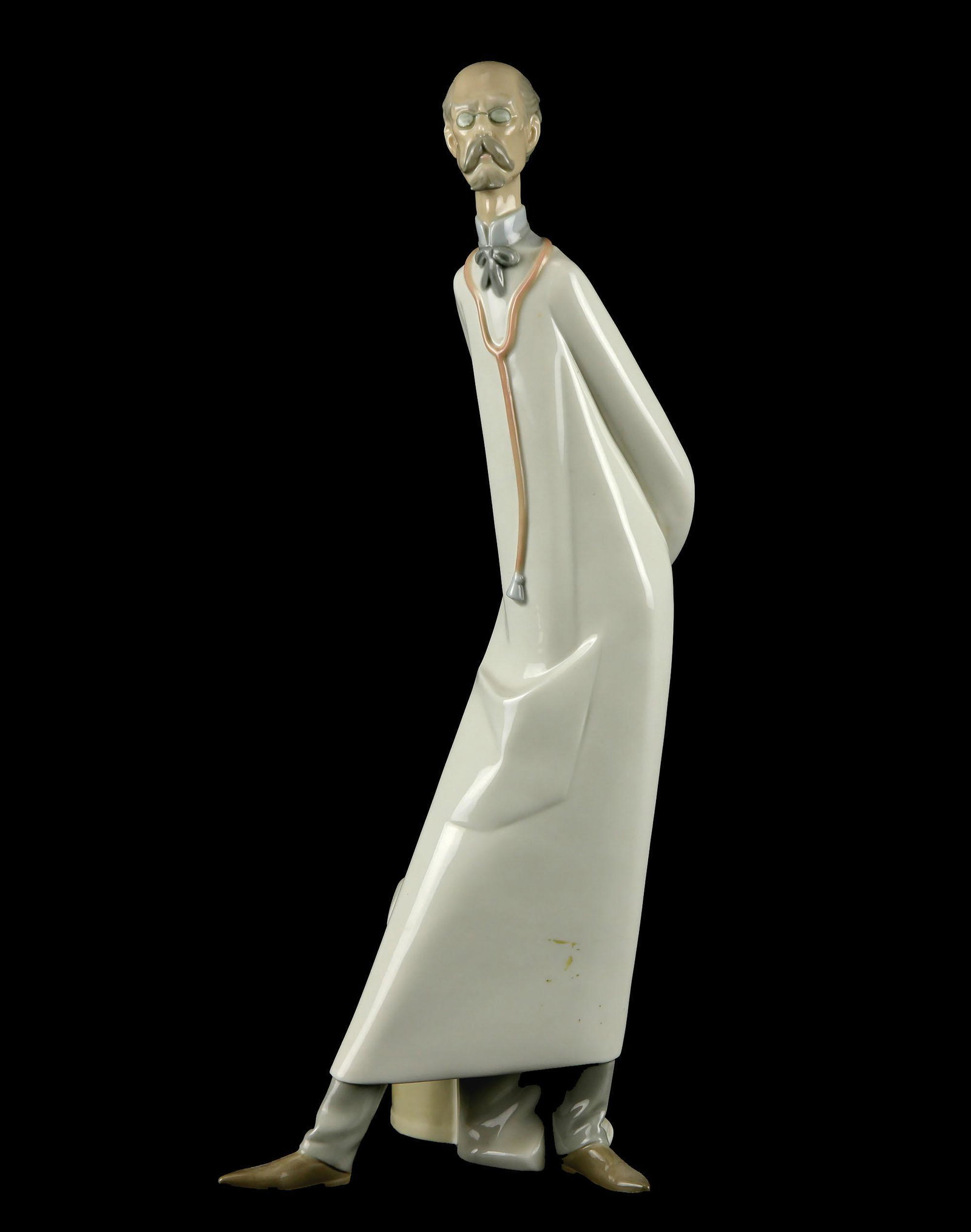 Vintage Lladro Figure of a Dr 4602: Vintage Lladro Figure of a Dr 4602 Nice condition with no losses. The model number is not listed on the bottom (see pic) 15 1/2" H Please review all photos closely. The nonappearance of a condition 