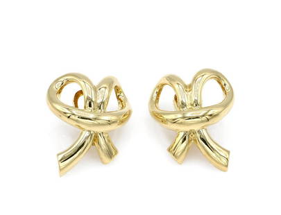 Charles Krypell 14K Yellow Gold Bow Tie Earrings: Bow tie earrings in 14k yellow gold by Charles Krypell. They are 31mm x 26mm and weigh 17.6 grams. Earrings feature post omega clip backs. wsal02501 ***FREE JEWELRY SHIPPING FOR OUR VIRTUAL ONLINE