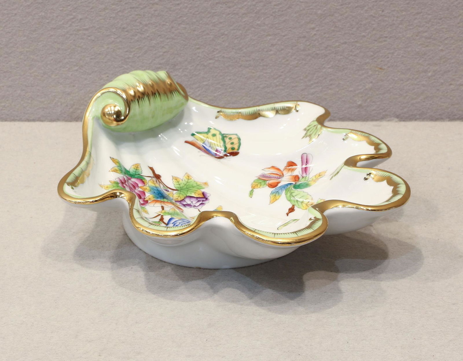 Herend Queen Victoria Large Shell Dish (1 of 3)