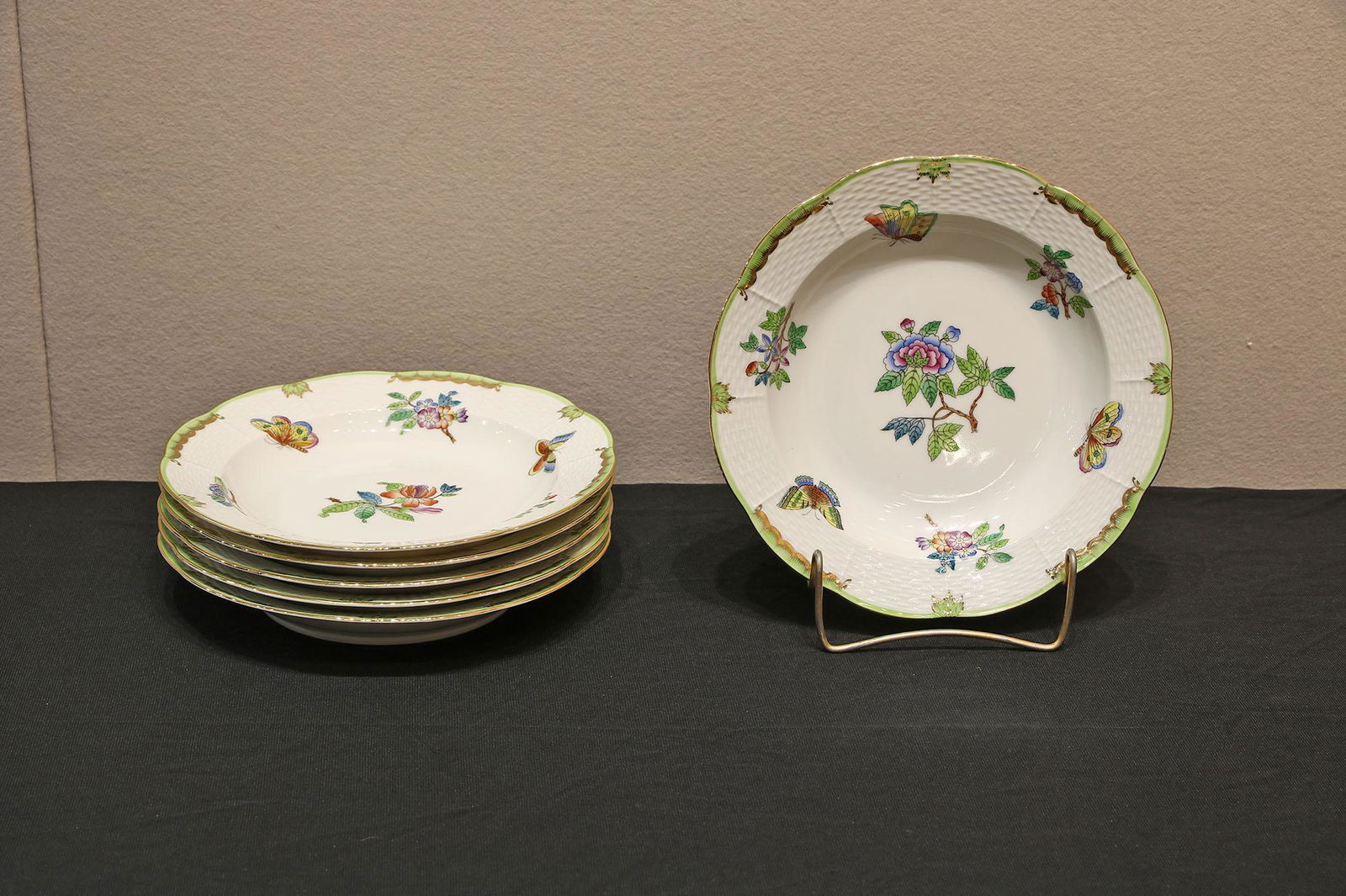 Set of 6 Herend Queen Victoria Medium Bowls (1 of 2)