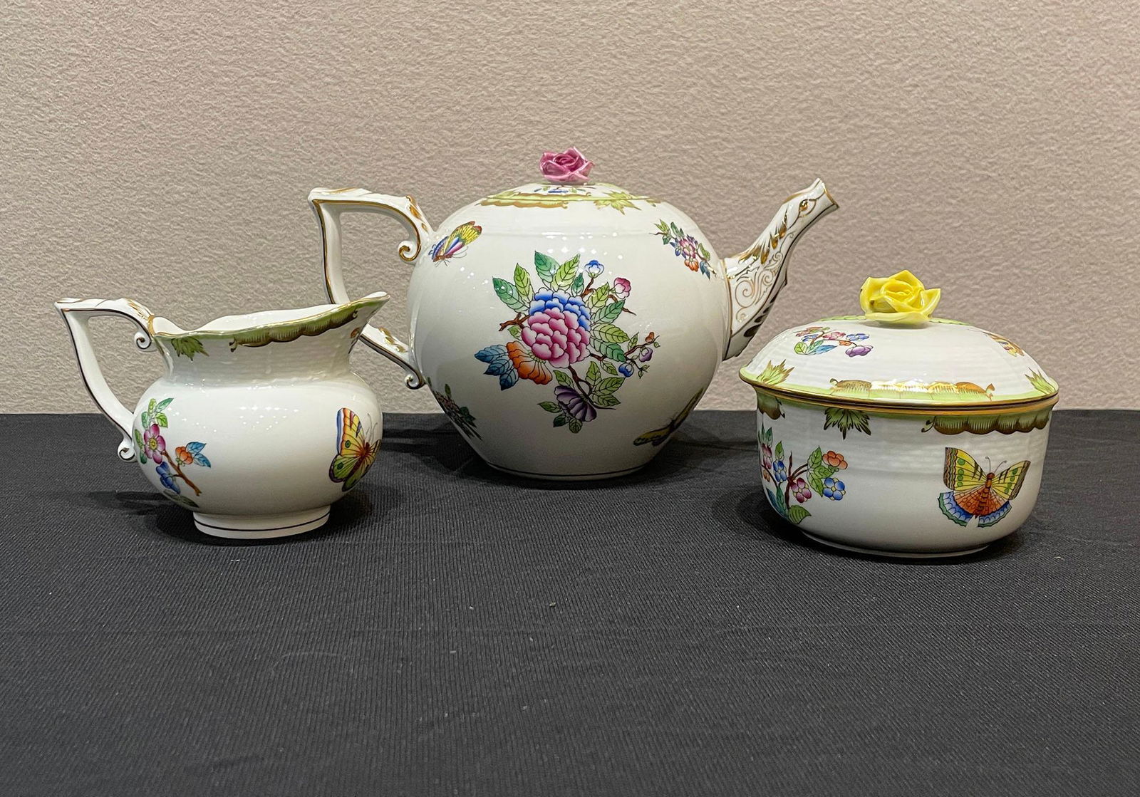 Herend Queen Victoria Teapot with Sugar & Creamer (1 of 3)