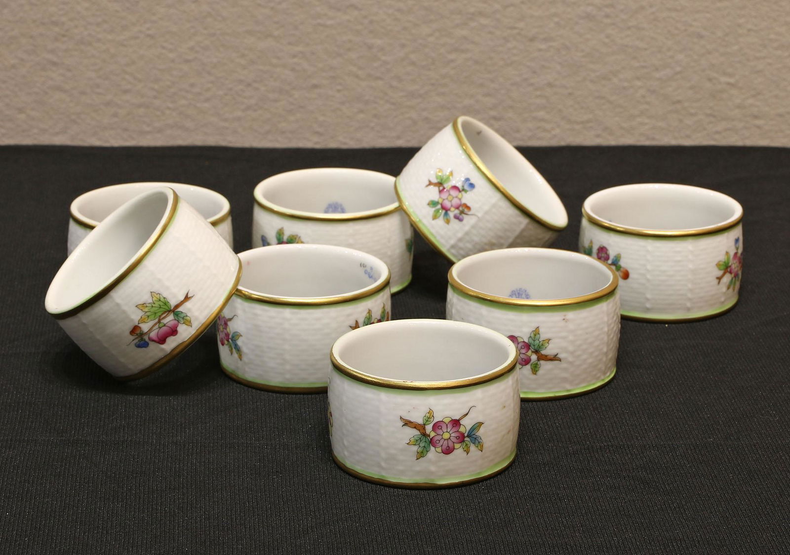 Herend Queen Victoria Napkin Holders 8 Pieces (1 of 4)