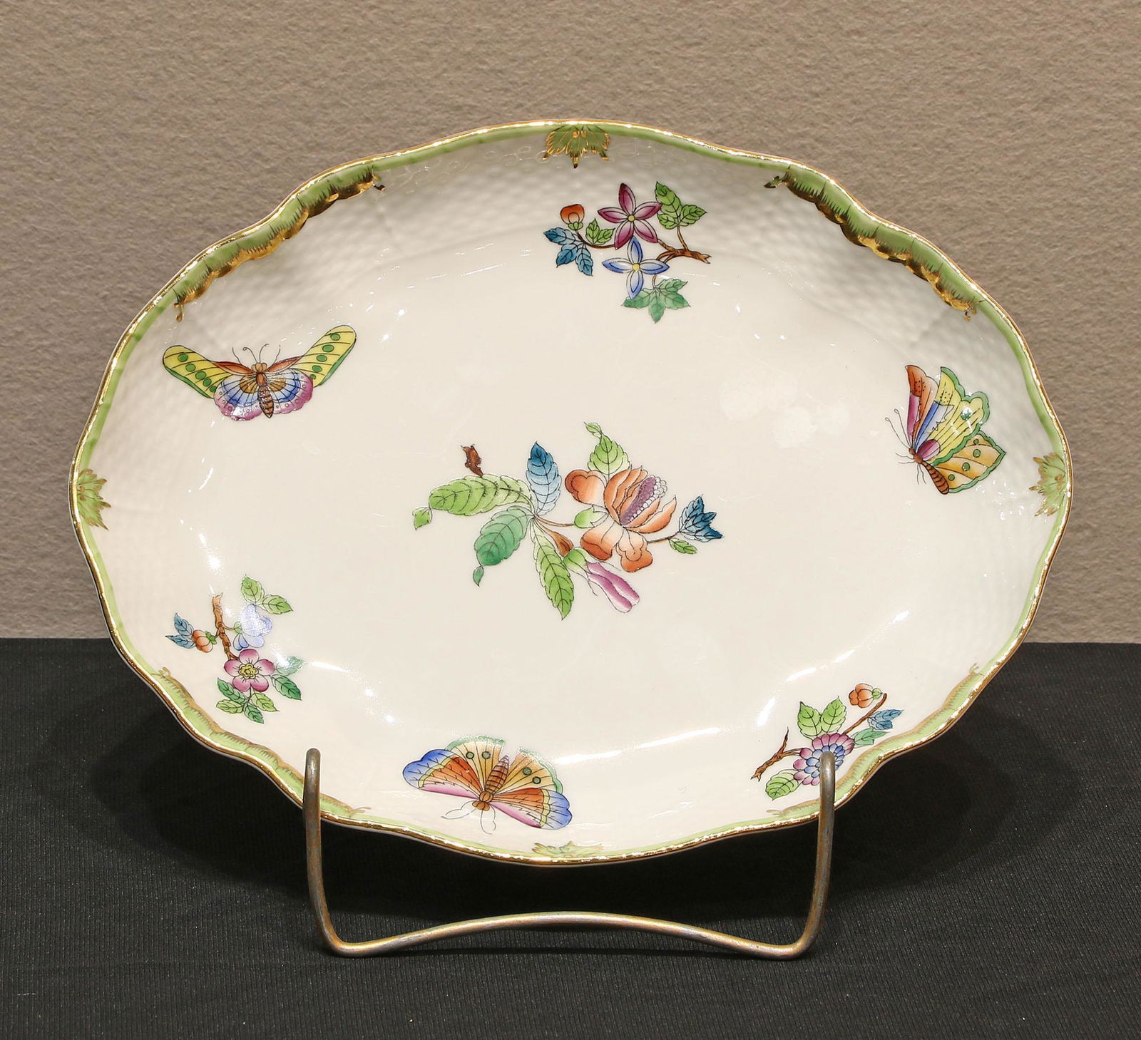 Herend Queen Victoria Oval Veg Dish (1 of 2)