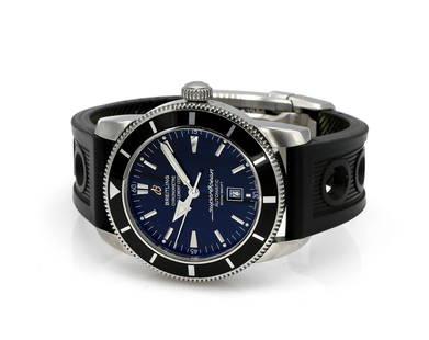 Breitling Stainless Steel Super Ocean Heritage A17320: Breitling Super Ocean Heritage in stainless steel featuring an automatic winding movement along with a date window at the 6 o'clock position. Shows scratching to case consistent with daily wear.