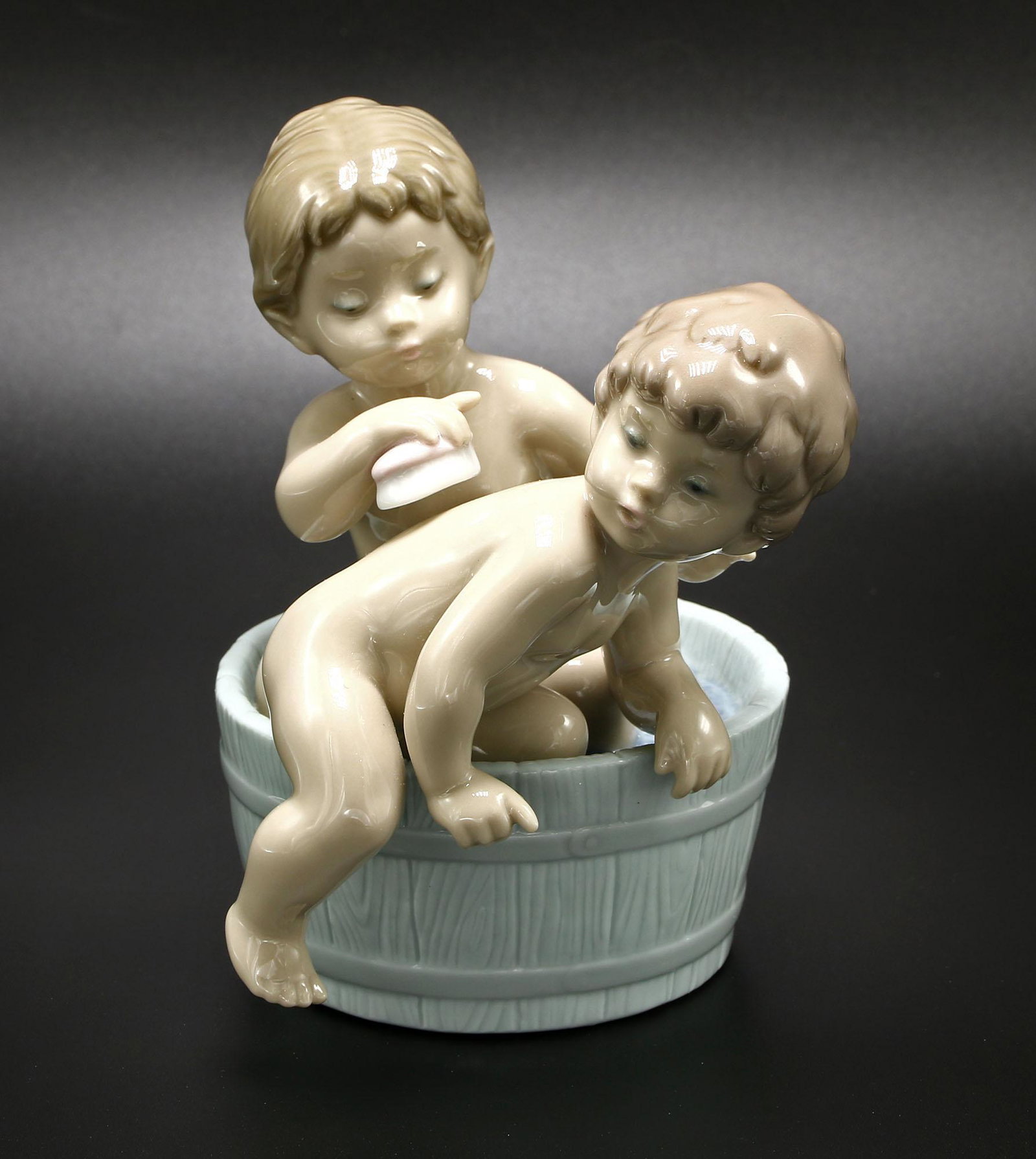 Lladro Bath Time 6411 Porcelain Sculpture with Box (1 of 4)