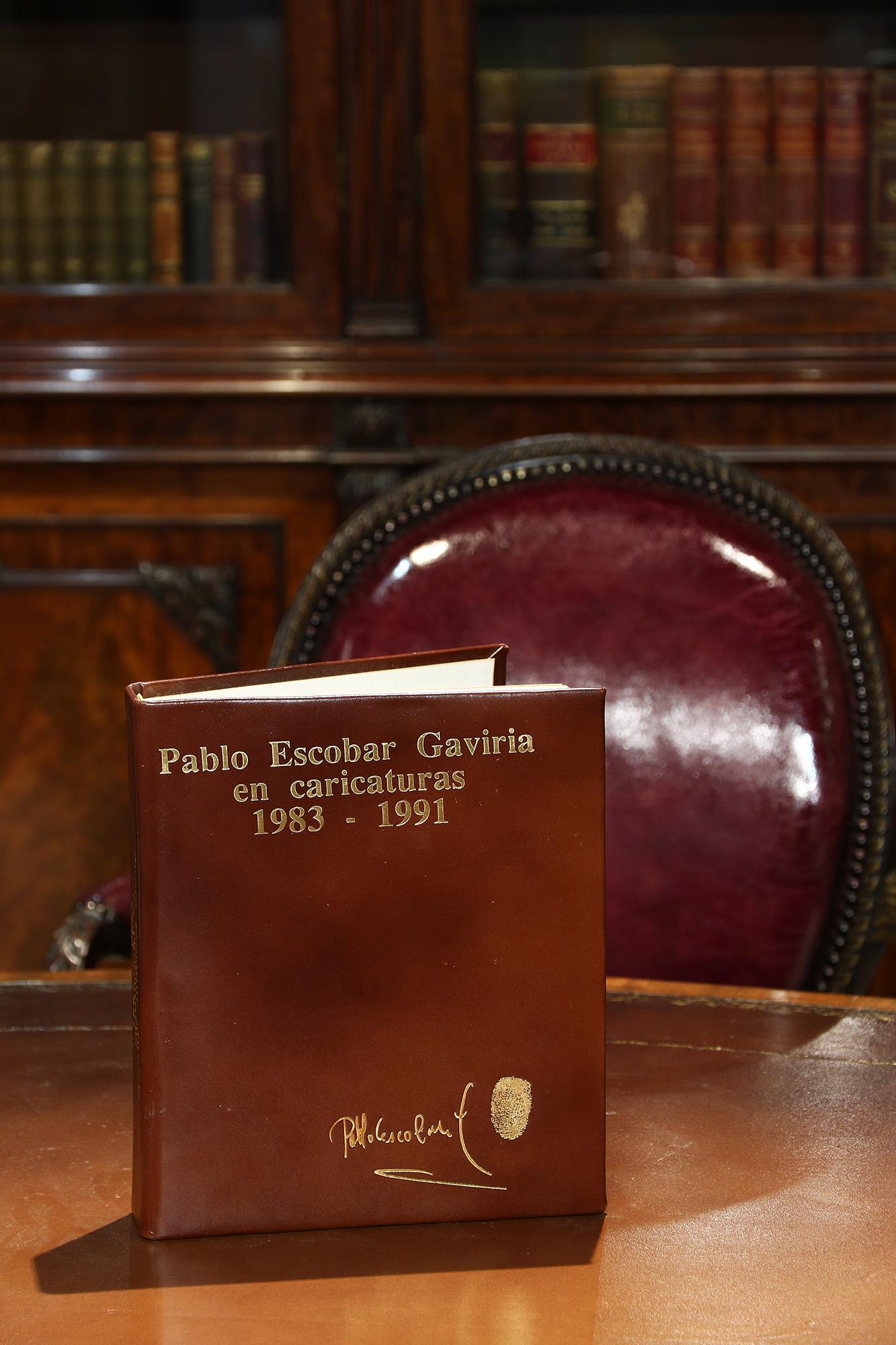 Pablo Escobar Gaviria en Caricaturas 1983-1991 Book (1 of 7)