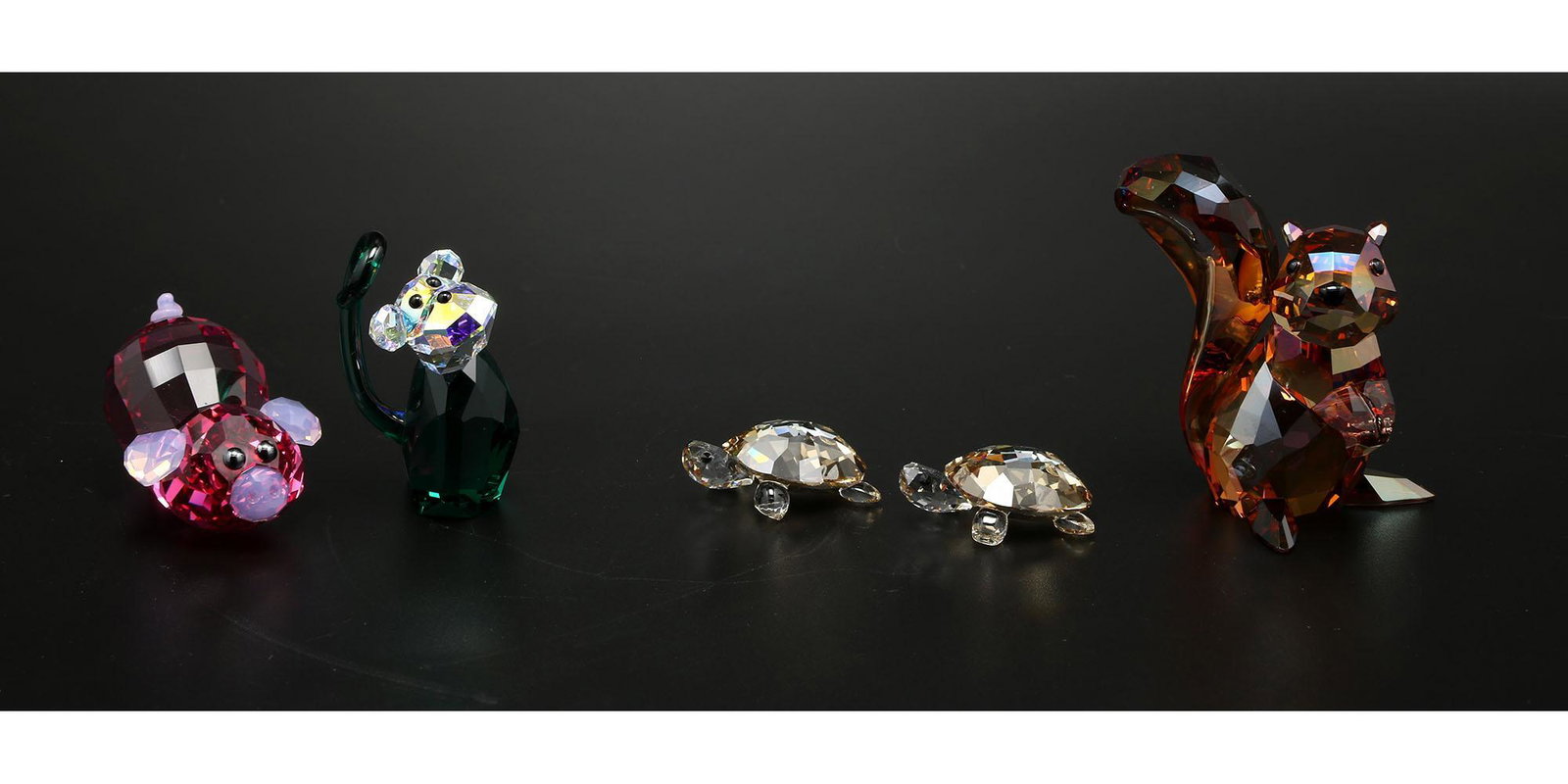 Lot of Misc Swarovski Pieces 1090725 1086116: Lot of 4 Swarovski figurines consists of: Piggy Sue 1090725 - approx 1.5" L Rolly 1086116 - approx 1.25" T Pair of Turtles - approx 1" L Squirrel 1142807 - approx 1.75" T (has small ch