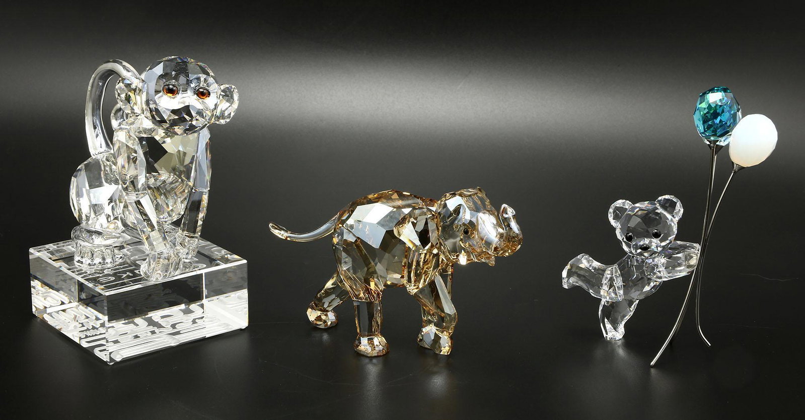 Lot of Misc Swarovski Pieces 1080230 1016622 1142862: Lot of 3 Swarovski figurines consists of: Chinese Zodiac Monkey 1080230 - approx 3.5" t SCS Young Elephant 1142862 - approx 2" t Ballons For You Kris Bear 1016622 - approx 3.25" t All piec