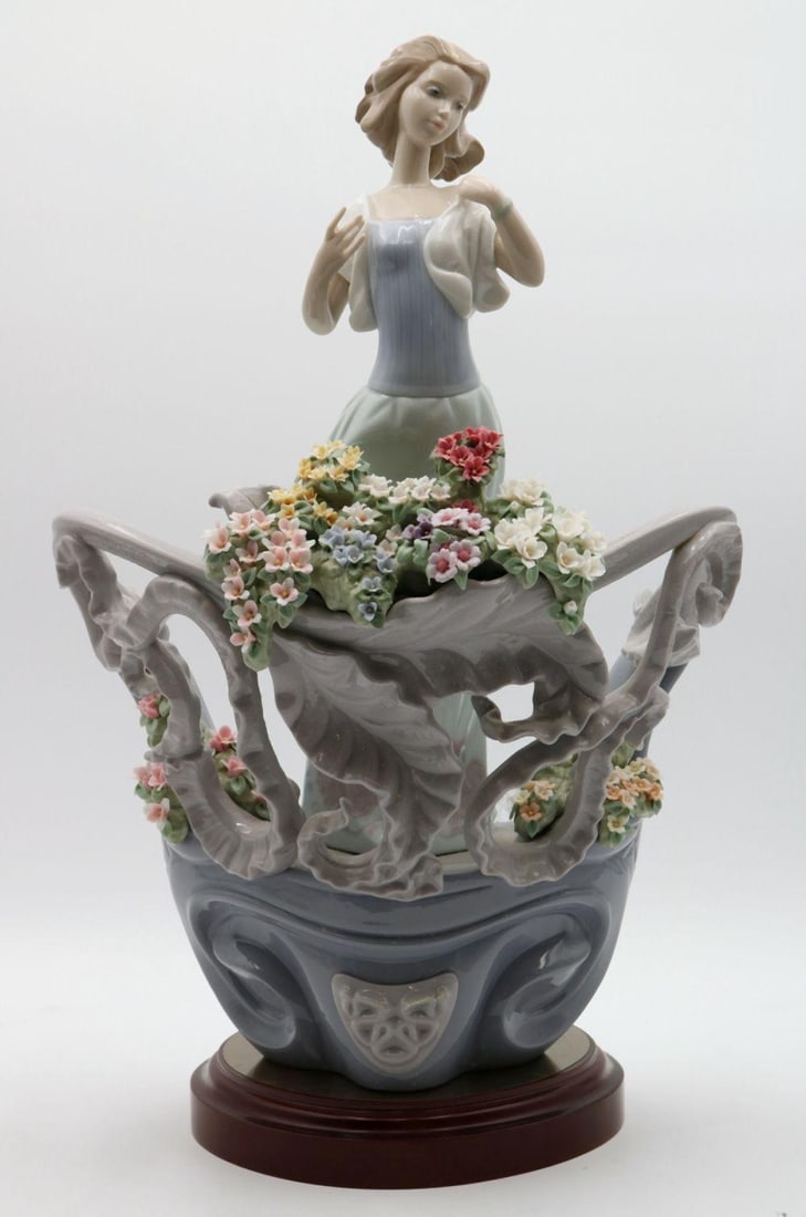 Lladro "Loves First Light" #1862 Porcelain Sculpture (1 of 6)