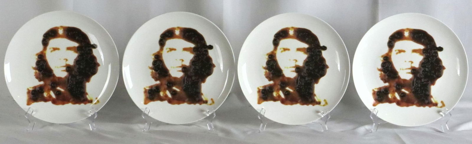 Four Vik Muniz "Che (Black Beans)" Porcelain Chargers: Four Vik Muniz, Che (Black Beans), after Alberto Korda, 2000 Chargers to benefit Coalition for the Homeless, 2000. Set of 4 Fine Bone China plates. With original fitted boxes. Dimensions: 10.5" di