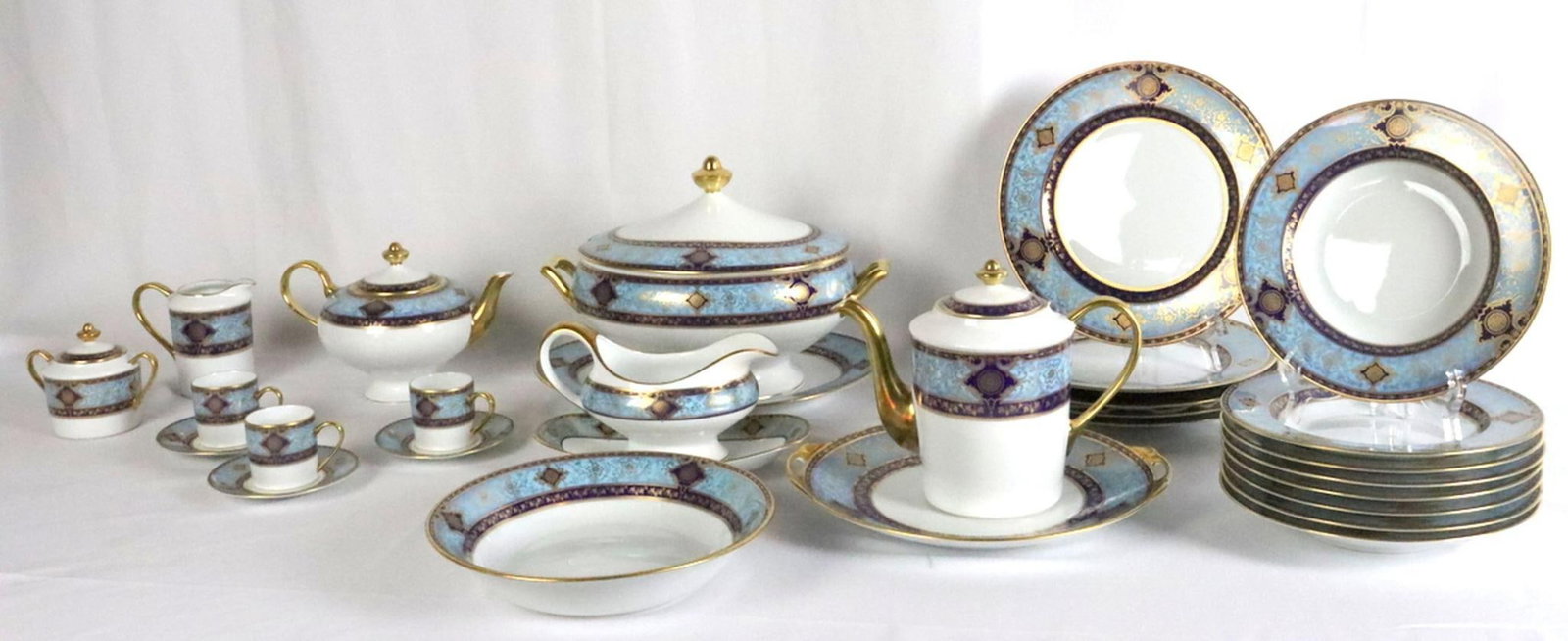 26 Pc. Bernardaud "Grace" Porcelain Dinner China Set (1 of 6)