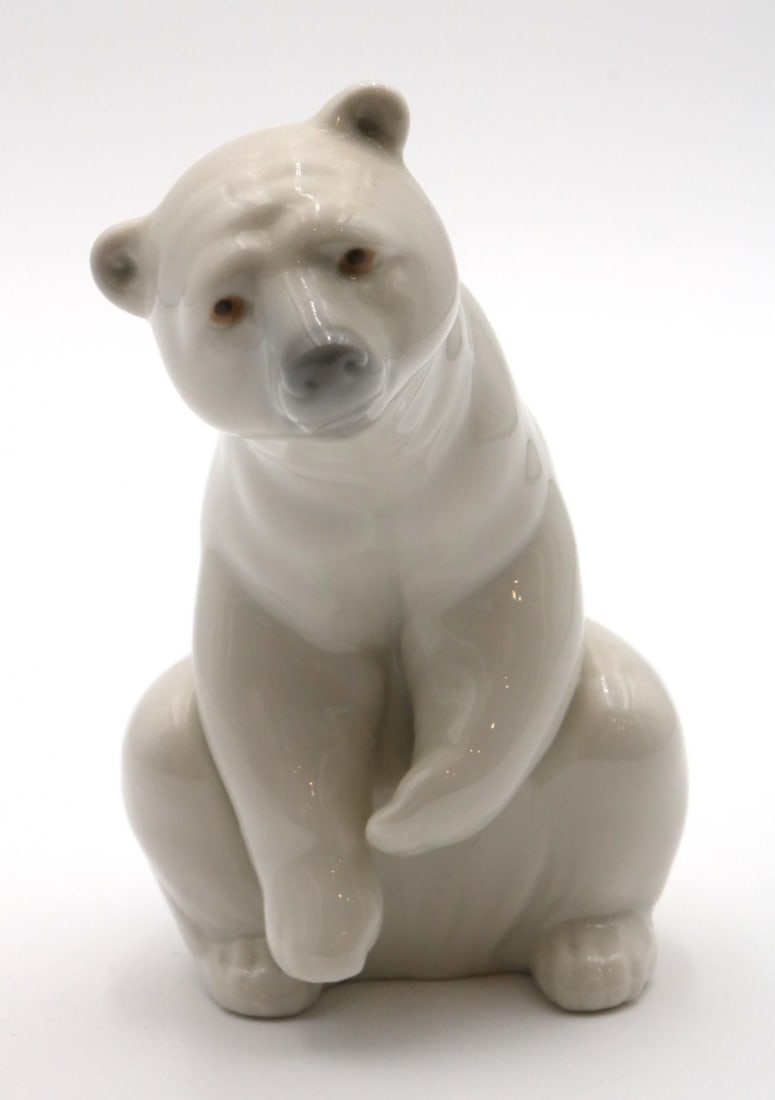 Lladro "Polar Bear" Porcelain Sculpture (1 of 2)