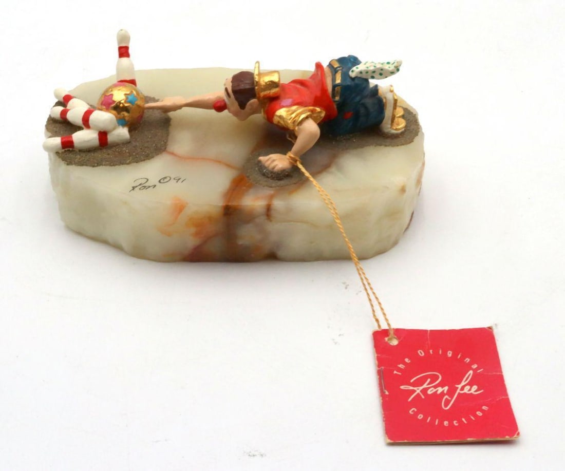 Ron Lee Limited Edition 24Kt Gold Plated Hand Painted Sculpture: Ron Lee Limited Edition 24Kt Gold Plated Hand Painted Sculpture. Measures approx. - 2 3/4" high x 6 1/2" wide. Have a similar item to sell? Contact us at info@marketauctionsinc.com Please 