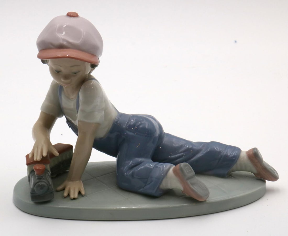 Lladro "All Aboard" #7619 Porcelain Sculpture (1 of 2)