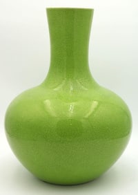 Chinese Apple Green Crackle Glazed Vase