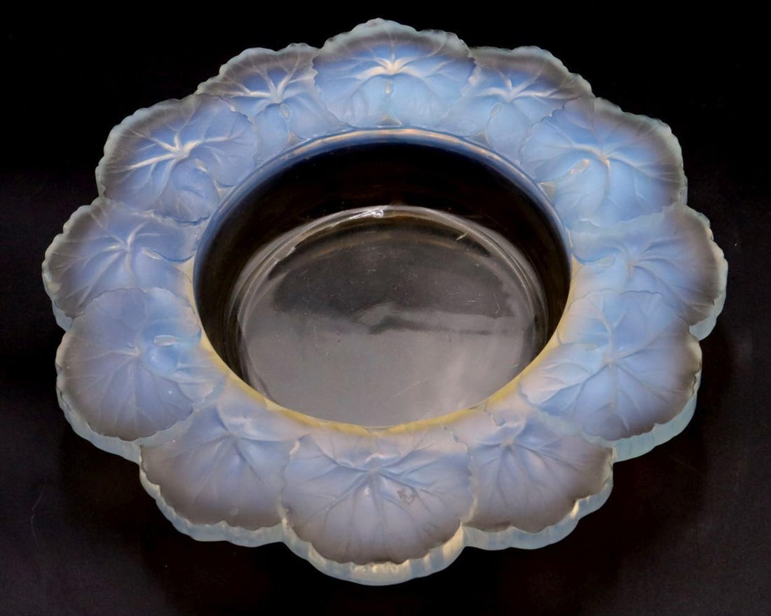 Lalique "Honfleurs" Opalescent Bowl (1 of 4)