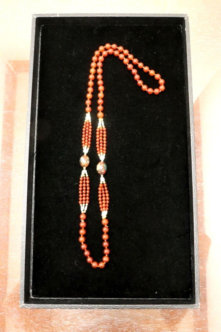 Red Beaded Cloisonne Necklace: Red Beaded Cloisonne Necklace. Measures approx. 14" in length. Condition is overall good. Have a similar item to sell? Contact us at info@marketauctionsinc.com Please review all photos closely
